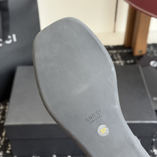 东莞代购级Gucci26春夏新款,皮革双G互扣夹脚一字带凉鞋 国外专柜最新货源,羊皮加镜面,羊皮内里。高 东莞代购级Gucci26春夏新款,皮革双G互扣夹脚一字带凉鞋 国外专柜最新货源,羊皮加镜面,羊皮内里。高