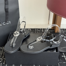 东莞代购级Gucci26春夏新款,皮革双G互扣夹脚一字带凉鞋 国外专柜最新货源,羊皮加镜面,羊皮内里。高 东莞代购级Gucci26春夏新款,皮革双G互扣夹脚一字带凉鞋 国外专柜最新货源,羊皮加镜面,羊皮内里。高