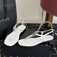 东莞代购级Gucci26春夏新款,皮革双G互扣夹脚一字带凉鞋 国外专柜最新货源,羊皮加镜面,羊皮内里。高 东莞代购级Gucci26春夏新款,皮革双G互扣夹脚一字带凉鞋 国外专柜最新货源,羊皮加镜面,羊皮内里。高