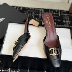 代购级Chanel26ss夏季新款方头漆皮凉鞋自带复古活力感的方头漆皮凉鞋,利落的方头剪裁搭配亮面漆皮鞋 代购级Chanel26ss夏季新款方头漆皮凉鞋自带复古活力感的方头漆皮凉鞋,利落的方头剪裁搭配亮面漆皮鞋