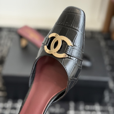 代购级Chanel26ss夏季新款方头漆皮凉鞋自带复古活力感的方头漆皮凉鞋,利落的方头剪裁搭配亮面漆皮鞋 代购级Chanel26ss夏季新款方头漆皮凉鞋自带复古活力感的方头漆皮凉鞋,利落的方头剪裁搭配亮面漆皮鞋