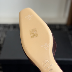 代购级Chanel26ss夏季新款方头漆皮凉鞋自带复古活力感的方头漆皮凉鞋,利落的方头剪裁搭配亮面漆皮鞋 代购级Chanel26ss夏季新款方头漆皮凉鞋自带复古活力感的方头漆皮凉鞋,利落的方头剪裁搭配亮面漆皮鞋