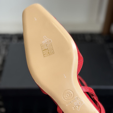 代购级Chanel26ss夏季新款方头漆皮凉鞋自带复古活力感的方头漆皮凉鞋,利落的方头剪裁搭配亮面漆皮鞋 代购级Chanel26ss夏季新款方头漆皮凉鞋自带复古活力感的方头漆皮凉鞋,利落的方头剪裁搭配亮面漆皮鞋