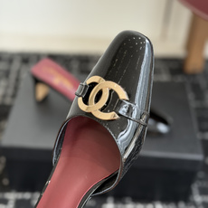 代购级Chanel26ss夏季新款方头漆皮凉鞋自带复古活力感的方头漆皮凉鞋,利落的方头剪裁搭配亮面漆皮鞋 代购级Chanel26ss夏季新款方头漆皮凉鞋自带复古活力感的方头漆皮凉鞋,利落的方头剪裁搭配亮面漆皮鞋