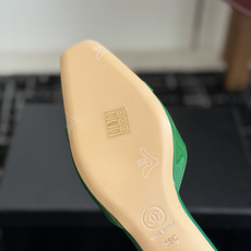 代购级Chanel26ss夏季新款方头漆皮凉鞋自带复古活力感的方头漆皮凉鞋,利落的方头剪裁搭配亮面漆皮鞋 代购级Chanel26ss夏季新款方头漆皮凉鞋自带复古活力感的方头漆皮凉鞋,利落的方头剪裁搭配亮面漆皮鞋