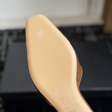 代购级Chanel26ss夏季新款方头漆皮凉鞋自带复古活力感的方头漆皮凉鞋,利落的方头剪裁搭配亮面漆皮鞋 代购级Chanel26ss夏季新款方头漆皮凉鞋自带复古活力感的方头漆皮凉鞋,利落的方头剪裁搭配亮面漆皮鞋