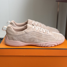 代购级Hermes爱马仕的jet系列麂皮运动鞋,情侣款 简直就是一年四季日常通勤、休闲时光的绝佳伴侣!男 代购级Hermes爱马仕的jet系列麂皮运动鞋,情侣款 简直就是一年四季日常通勤、休闲时光的绝佳伴侣!男