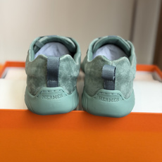 代购级Hermes爱马仕的jet系列麂皮运动鞋,情侣款 简直就是一年四季日常通勤、休闲时光的绝佳伴侣!男 代购级Hermes爱马仕的jet系列麂皮运动鞋,情侣款 简直就是一年四季日常通勤、休闲时光的绝佳伴侣!男