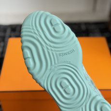 代购级Hermes爱马仕的jet系列麂皮运动鞋,情侣款 简直就是一年四季日常通勤、休闲时光的绝佳伴侣!男 代购级Hermes爱马仕的jet系列麂皮运动鞋,情侣款 简直就是一年四季日常通勤、休闲时光的绝佳伴侣!男