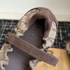 东莞代购级COACH 蔻驰经典玛丽珍休闲款这款是COACH推出的Soft Sneaker经典德训风,属于 东莞代购级COACH 蔻驰经典玛丽珍休闲款这款是COACH推出的Soft Sneaker经典德训风,属于