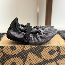 东莞代购级COACH 蔻驰经典玛丽珍休闲款这款是COACH推出的Soft Sneaker经典德训风,属于 东莞代购级COACH 蔻驰经典玛丽珍休闲款这款是COACH推出的Soft Sneaker经典德训风,属于