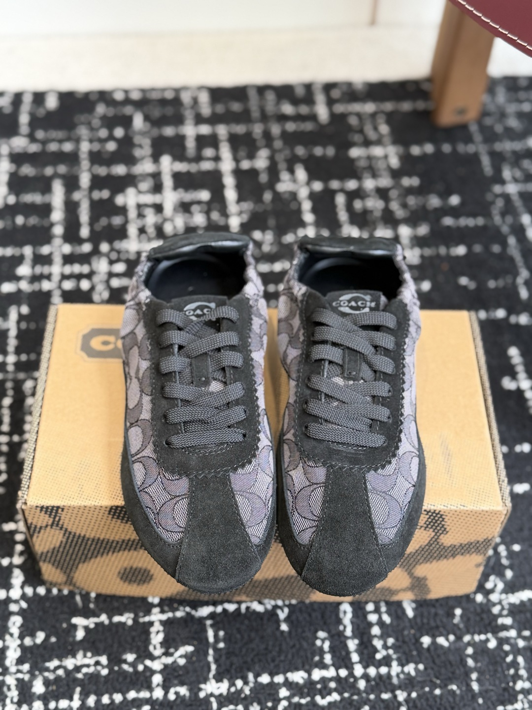 东莞代购级COACH 蔻驰经典SOFT情侣款休闲运动鞋这款是COACH推出的Soft Sneaker经典
