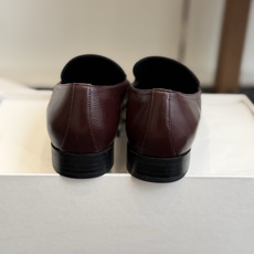 代购级PHOEBE PHILO 25ss独家发售 方头 单鞋整体羊反绒 的质感简直不要太爱!不同于漆皮的 代购级PHOEBE PHILO 25ss独家发售 方头 单鞋整体羊反绒 的质感简直不要太爱!不同于漆皮的