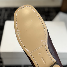 代购级PHOEBE PHILO 25ss独家发售 方头 单鞋整体羊反绒 的质感简直不要太爱!不同于漆皮的 代购级PHOEBE PHILO 25ss独家发售 方头 单鞋整体羊反绒 的质感简直不要太爱!不同于漆皮的