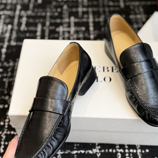 代购级PHOEBE PHILO 25ss独家发售 方头 单鞋整体羊反绒 的质感简直不要太爱!不同于漆皮的 代购级PHOEBE PHILO 25ss独家发售 方头 单鞋整体羊反绒 的质感简直不要太爱!不同于漆皮的