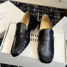 代购级PHOEBE PHILO 25ss独家发售 方头 单鞋整体羊反绒 的质感简直不要太爱!不同于漆皮的 代购级PHOEBE PHILO 25ss独家发售 方头 单鞋整体羊反绒 的质感简直不要太爱!不同于漆皮的