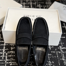 代购级PHOEBE PHILO 25ss独家发售 方头 单鞋整体羊反绒 的质感简直不要太爱!不同于漆皮的 代购级PHOEBE PHILO 25ss独家发售 方头 单鞋整体羊反绒 的质感简直不要太爱!不同于漆皮的