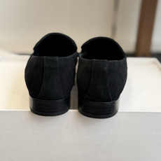 代购级PHOEBE PHILO 25ss独家发售 方头 单鞋整体羊反绒 的质感简直不要太爱!不同于漆皮的 代购级PHOEBE PHILO 25ss独家发售 方头 单鞋整体羊反绒 的质感简直不要太爱!不同于漆皮的
