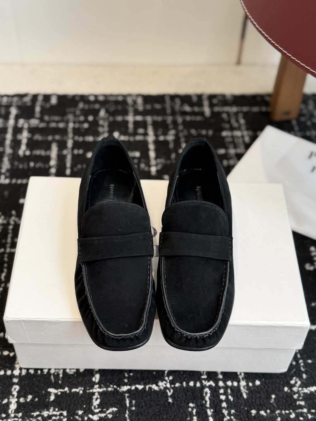 代购级PHOEBE PHILO 25ss独家发售 方头 单鞋整体羊反绒 的质感简直不要太爱！不同于漆皮的
