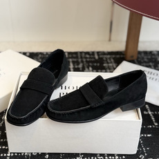 代购级PHOEBE PHILO 25ss独家发售 方头 单鞋整体羊反绒 的质感简直不要太爱!不同于漆皮的 代购级PHOEBE PHILO 25ss独家发售 方头 单鞋整体羊反绒 的质感简直不要太爱!不同于漆皮的