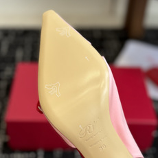 代购级Roger Vivier罗杰维维亚 RV 最新款真丝凉鞋本款凉鞋以真丝制成,舒适又优雅,精致淑女, 代购级Roger Vivier罗杰维维亚 RV 最新款真丝凉鞋本款凉鞋以真丝制成,舒适又优雅,精致淑女,