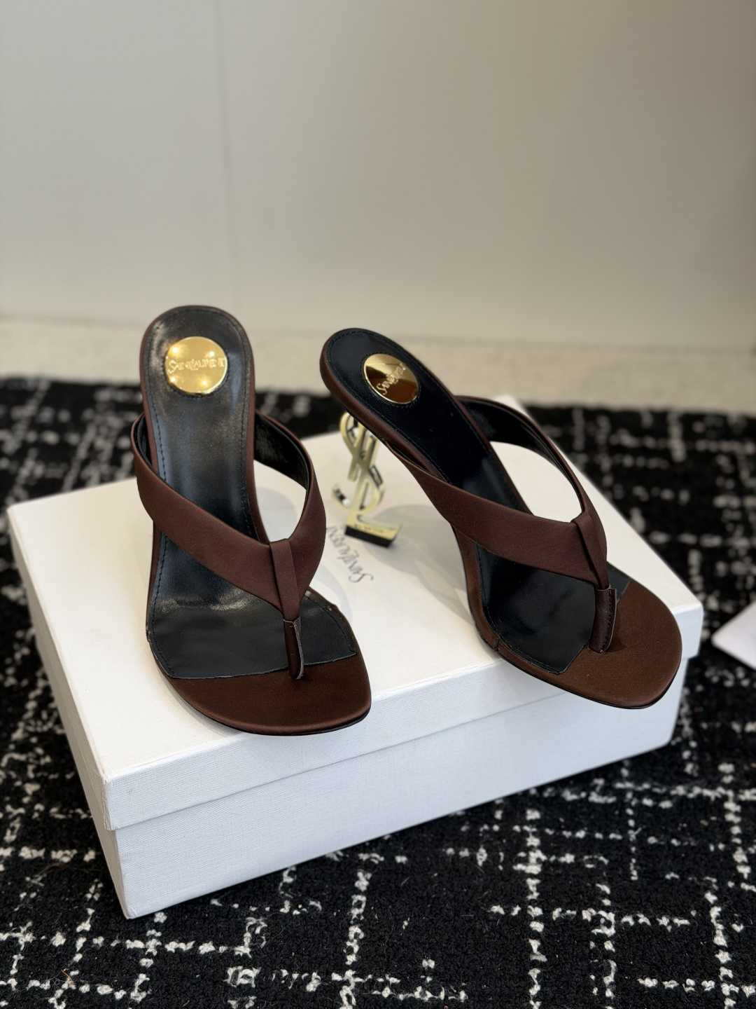 代购级Saint Laurent / YSL圣罗兰金属字母logo高跟凉鞋YSL姐姐的美丽尤物高跟鞋 又