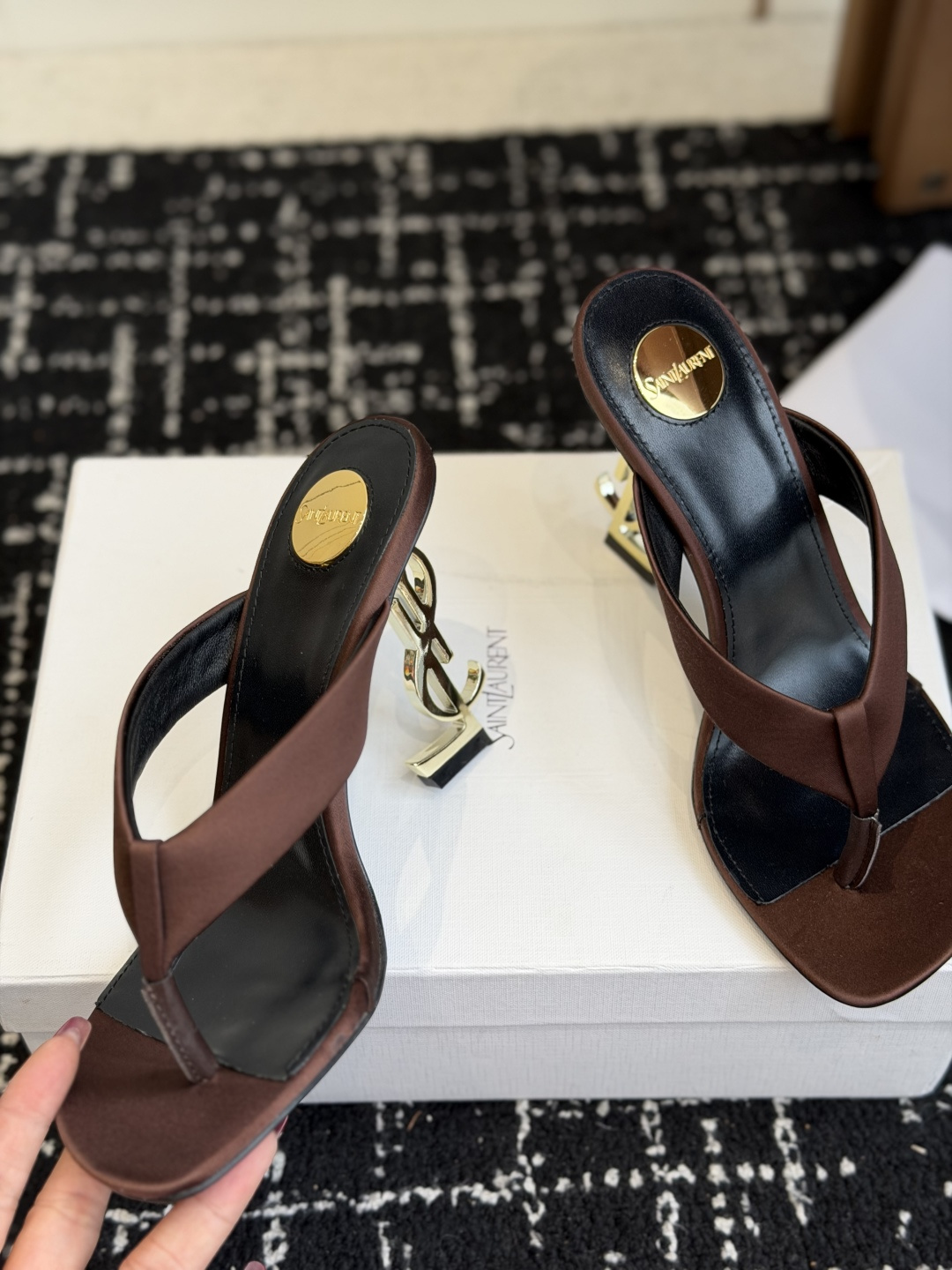 代购级Saint Laurent / YSL圣罗兰金属字母logo高跟凉鞋YSL姐姐的美丽尤物高跟鞋 又