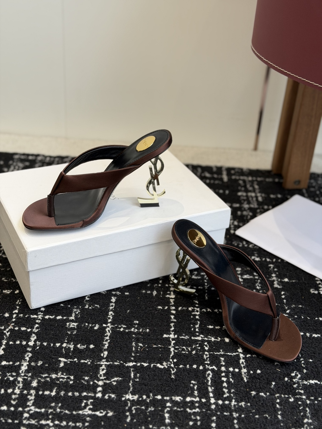 代购级Saint Laurent / YSL圣罗兰金属字母logo高跟凉鞋YSL姐姐的美丽尤物高跟鞋 又