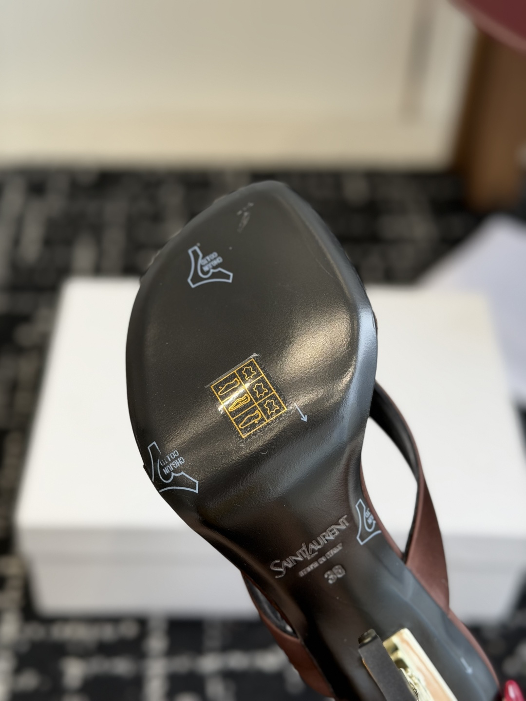 代购级Saint Laurent / YSL圣罗兰金属字母logo高跟凉鞋YSL姐姐的美丽尤物高跟鞋 又