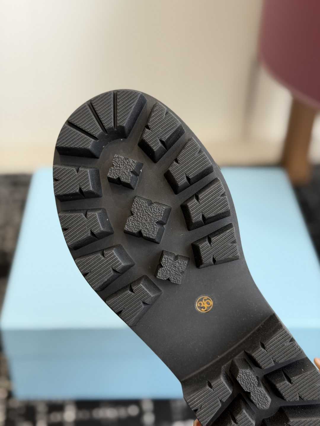 代购级Prada普拉达 26ss 秋冬 复古帆布靴时尚机车马丁靴，独到味道，人人都爱也轻松驾驭 每年都会