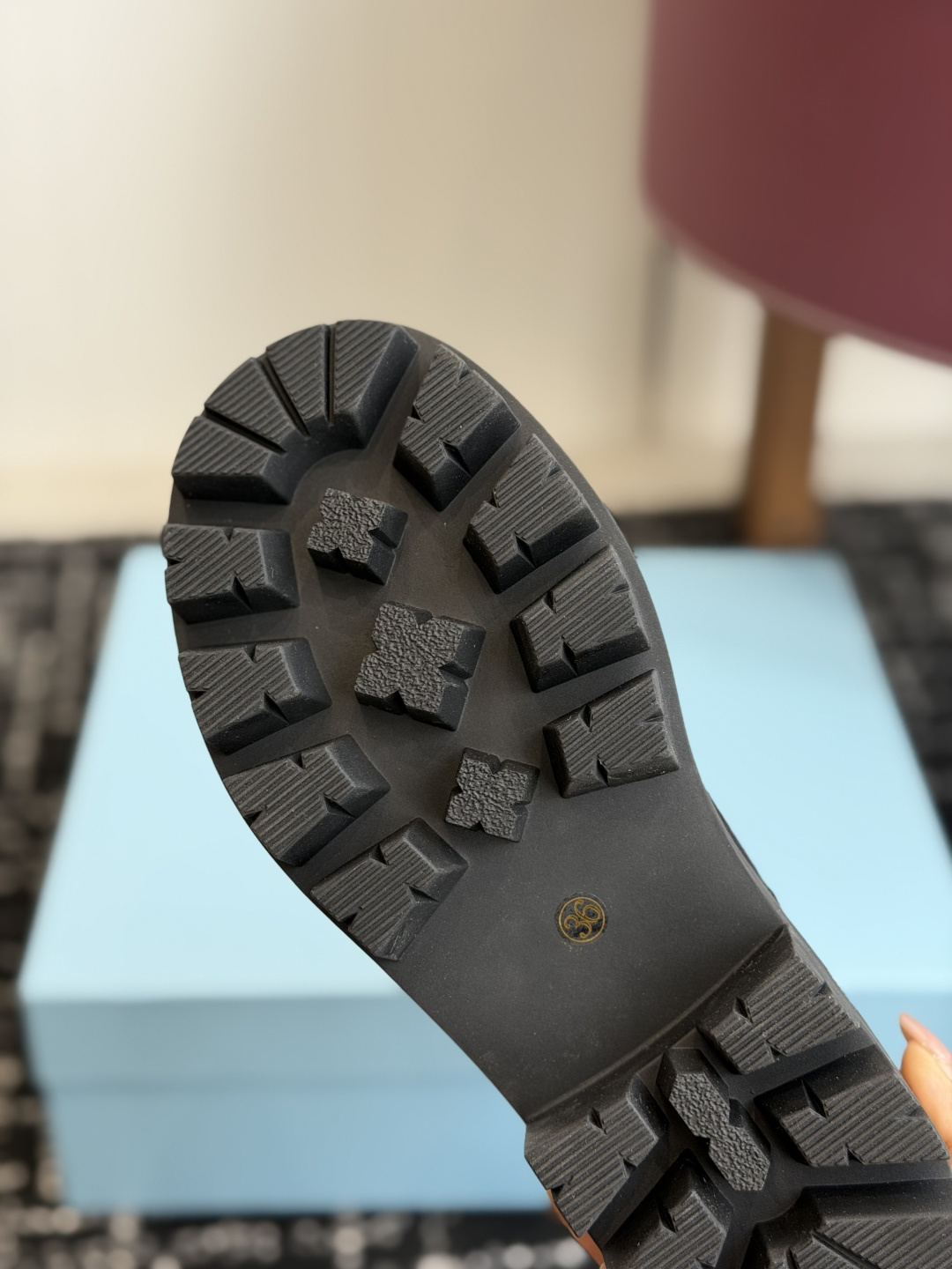 代购级Prada普拉达 26ss 秋冬 复古帆布靴时尚机车马丁靴，独到味道，人人都爱也轻松驾驭 每年都会
