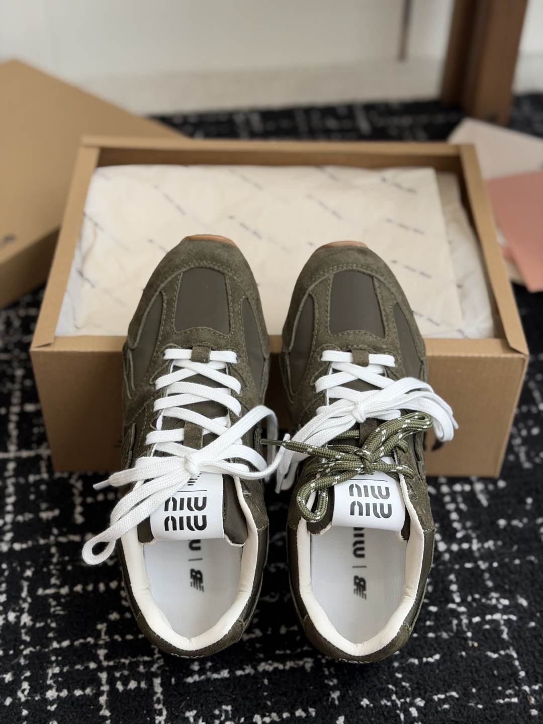 代购级miu X New Balanc*e 联名走秀款 超级无敌大热门[得意]无论你如何穿搭请都不要放过