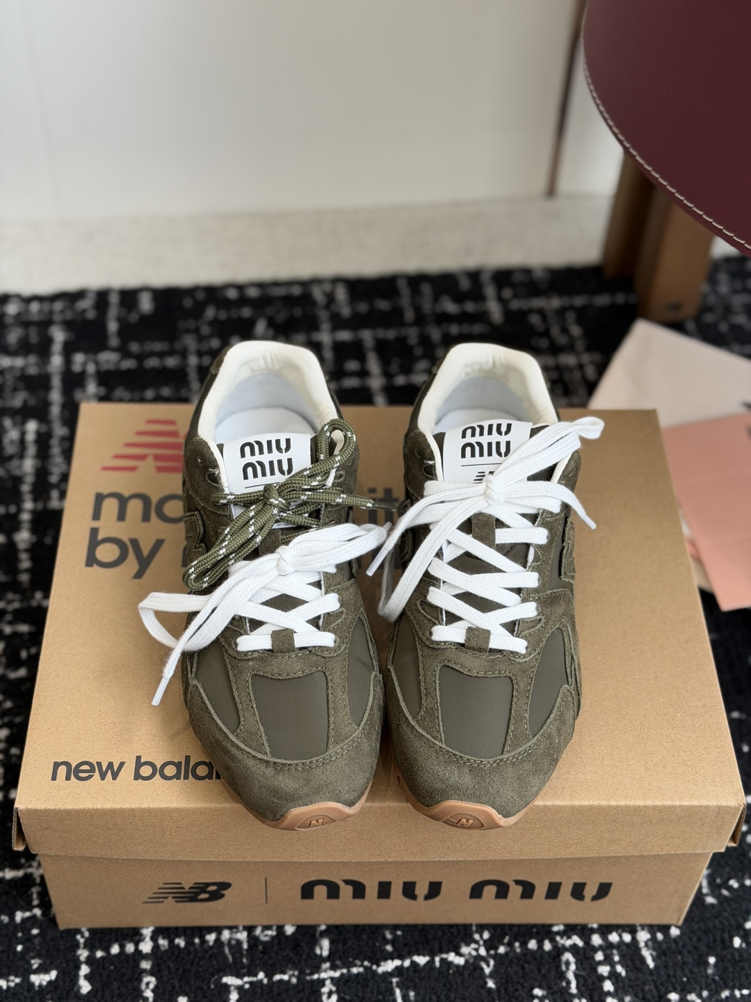 代购级miu X New Balanc*e 联名走秀款 超级无敌大热门[得意]无论你如何穿搭请都不要放过