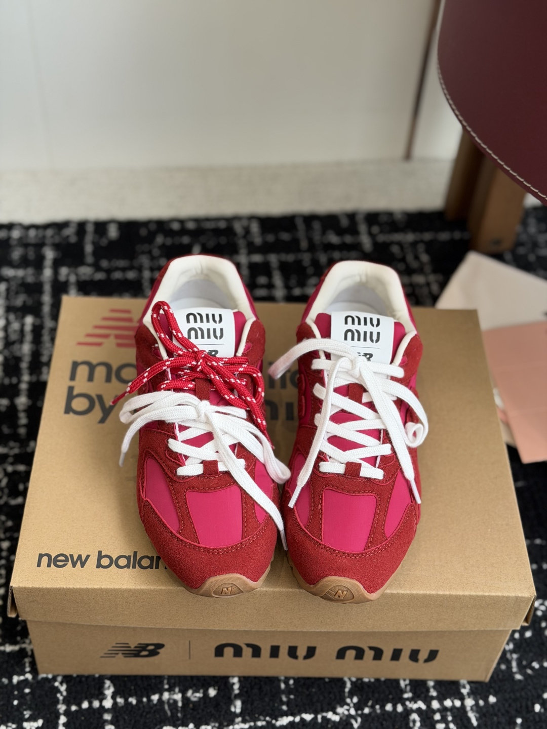 代购级miu X New Balanc*e 联名走秀款 超级无敌大热门[得意]无论你如何穿搭请都不要放过