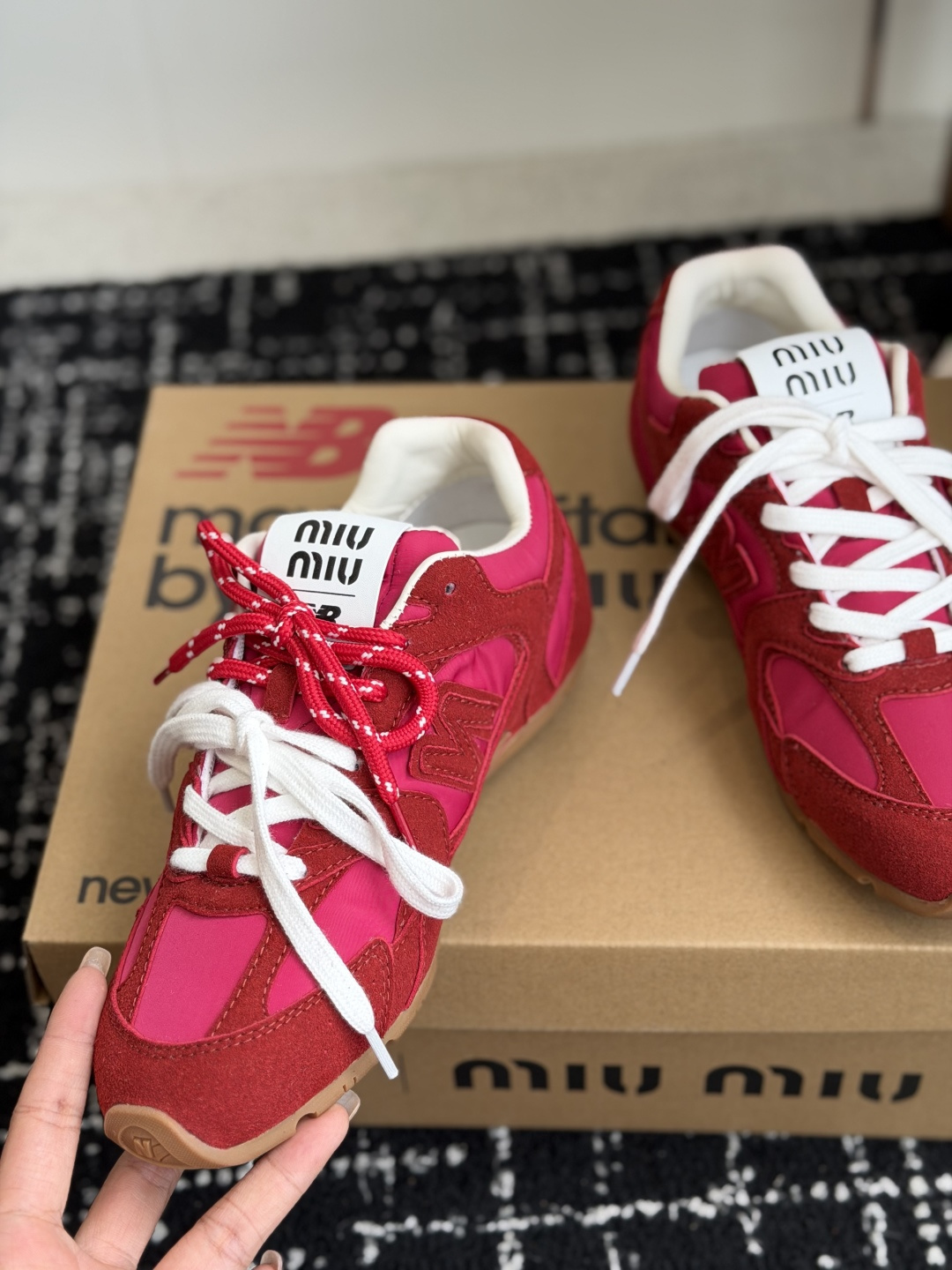 代购级miu X New Balanc*e 联名走秀款 超级无敌大热门[得意]无论你如何穿搭请都不要放过
