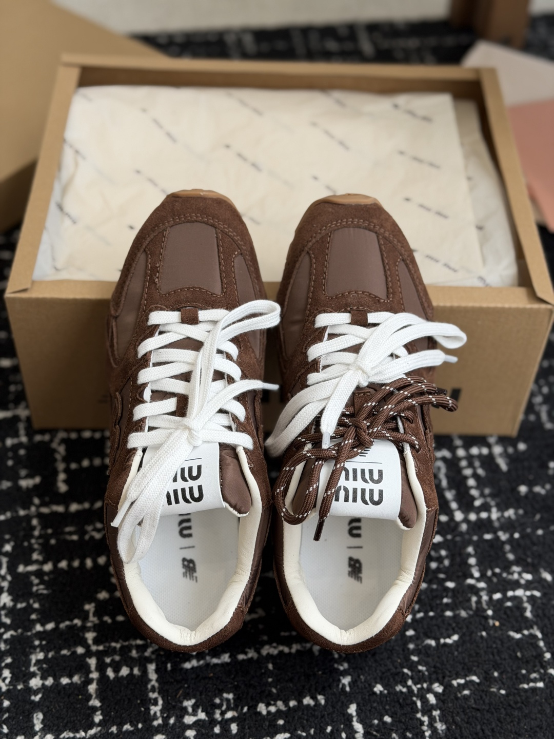 代购级miu X New Balanc*e 联名走秀款 超级无敌大热门[得意]无论你如何穿搭请都不要放过