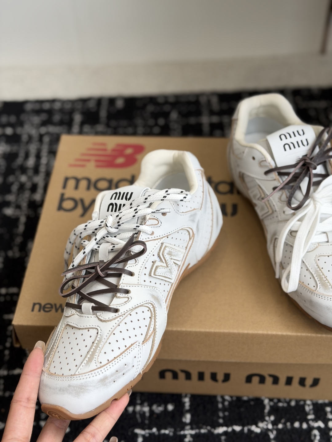 代购级miu X New Balanc*e 联名走秀款 超级无敌大热门[得意]无论你如何穿搭请都不要放过