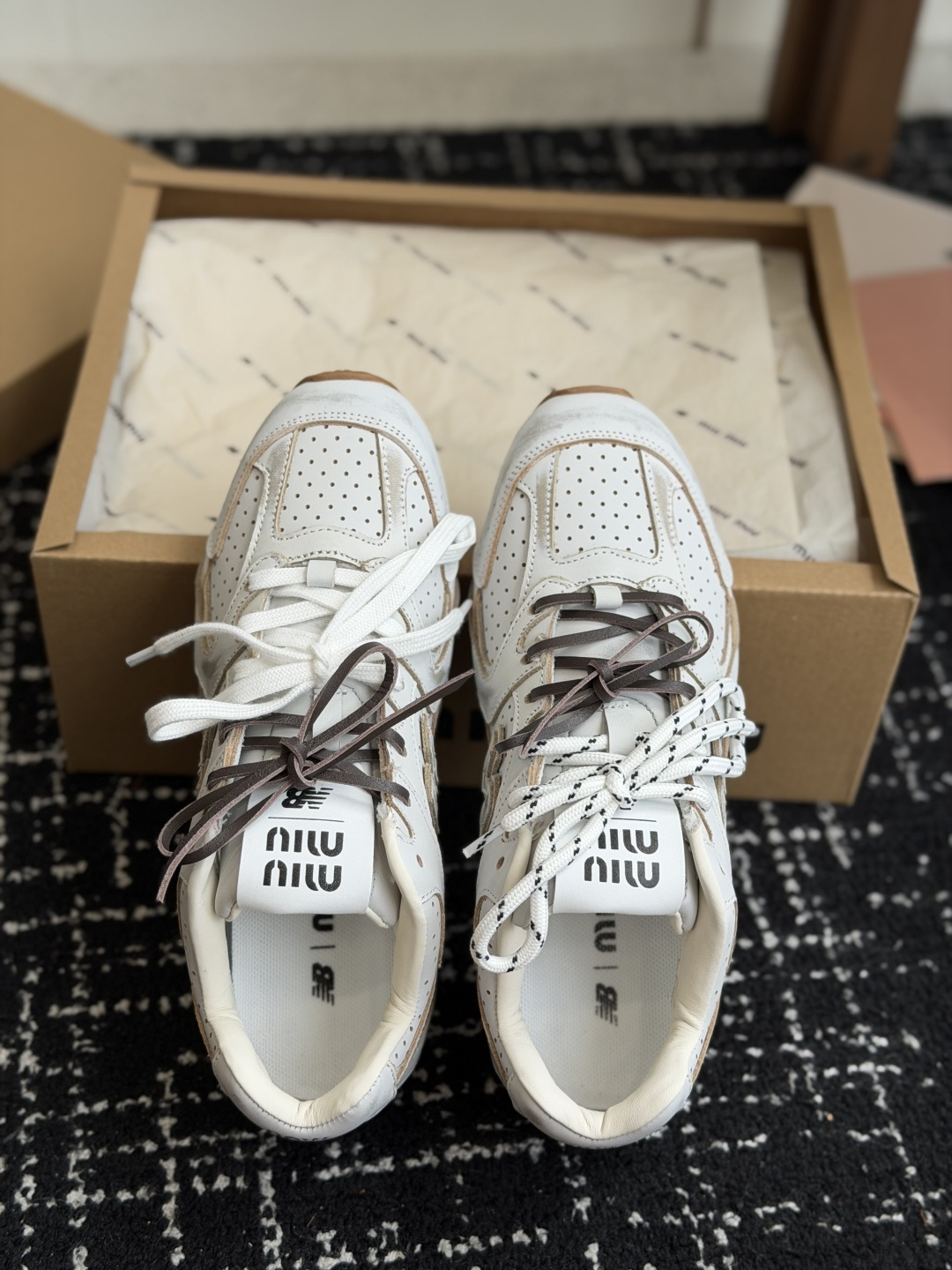 代购级miu X New Balanc*e 联名走秀款 超级无敌大热门[得意]无论你如何穿搭请都不要放过