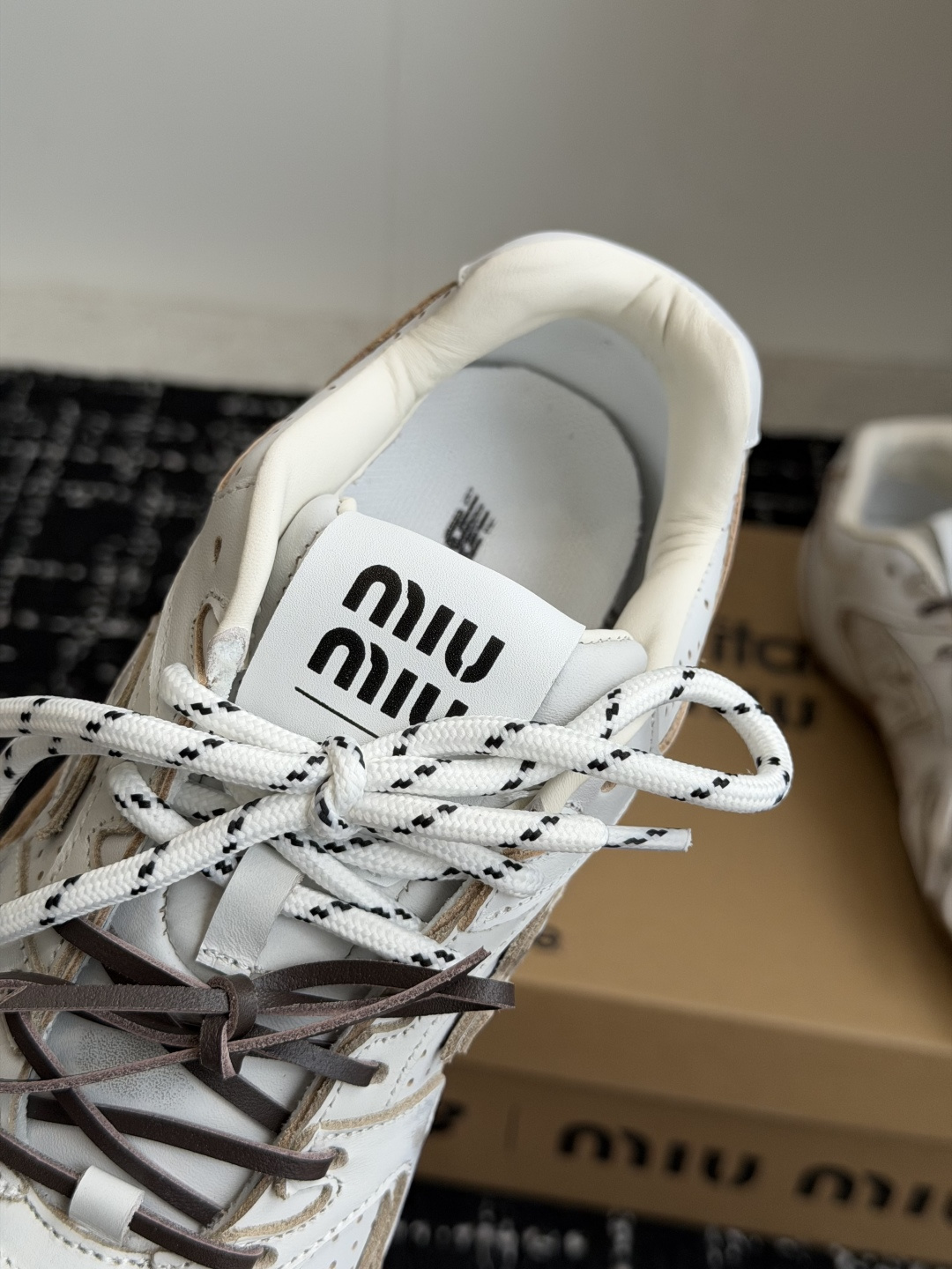 代购级miu X New Balanc*e 联名走秀款 超级无敌大热门[得意]无论你如何穿搭请都不要放过