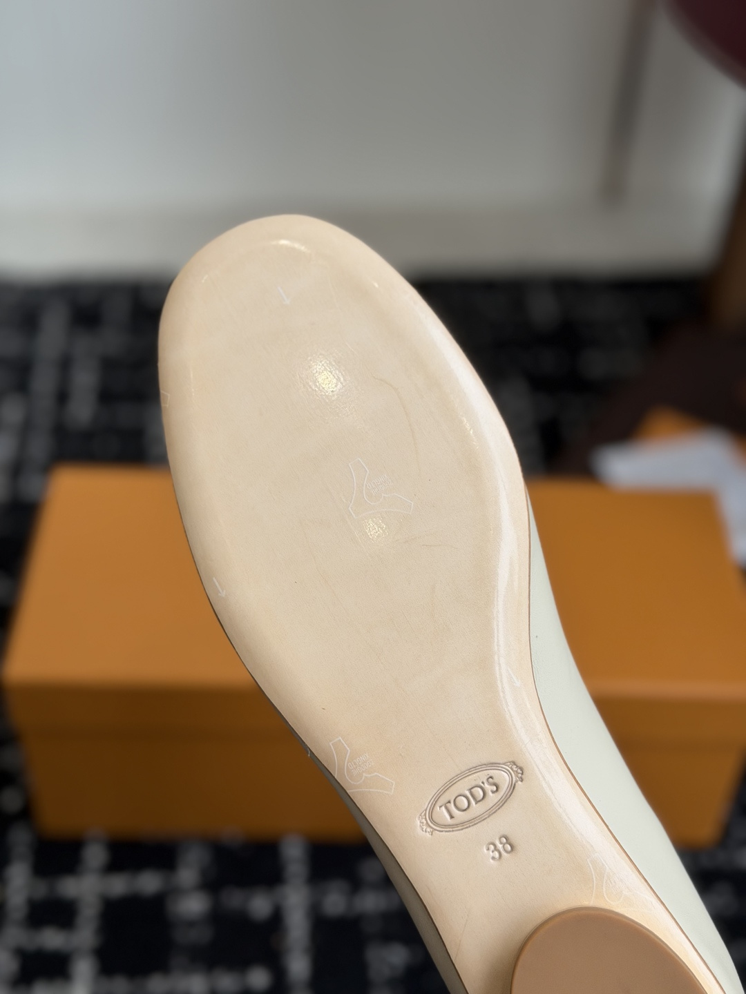 东莞代购级TODS26ss夏季新款圆头蝴蝶结平底芭蕾单鞋自带温柔松弛法式氛围感的圆头蝴蝶结平底芭蕾单鞋，