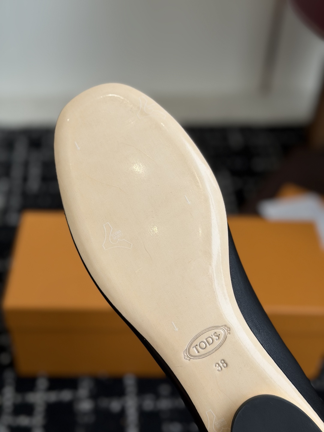 东莞代购级TODS26ss夏季新款圆头蝴蝶结平底芭蕾单鞋自带温柔松弛法式氛围感的圆头蝴蝶结平底芭蕾单鞋，