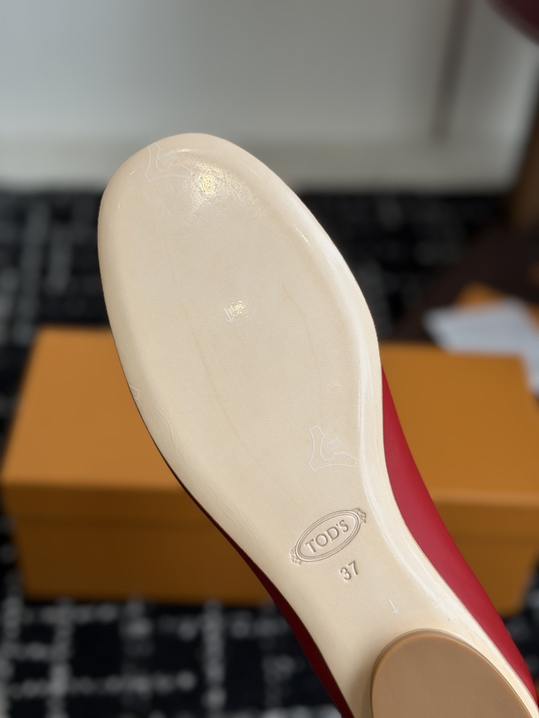 东莞代购级TODS26ss夏季新款圆头蝴蝶结平底芭蕾单鞋自带温柔松弛法式氛围感的圆头蝴蝶结平底芭蕾单鞋，