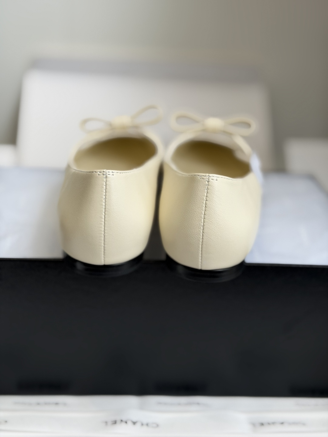 东莞代购级CHANEL小香 26ss 春夏 logo点缀，宛如女神脖子上的项链，上脚包裹性非常好，上脚跟