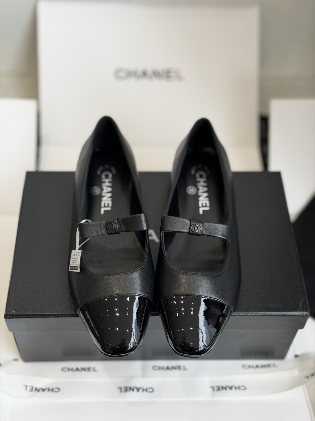 东莞代购级CHANEL小香 26ss 春夏 logo点缀，宛如女神脖子上的项链，上脚包裹性非常好，上脚跟