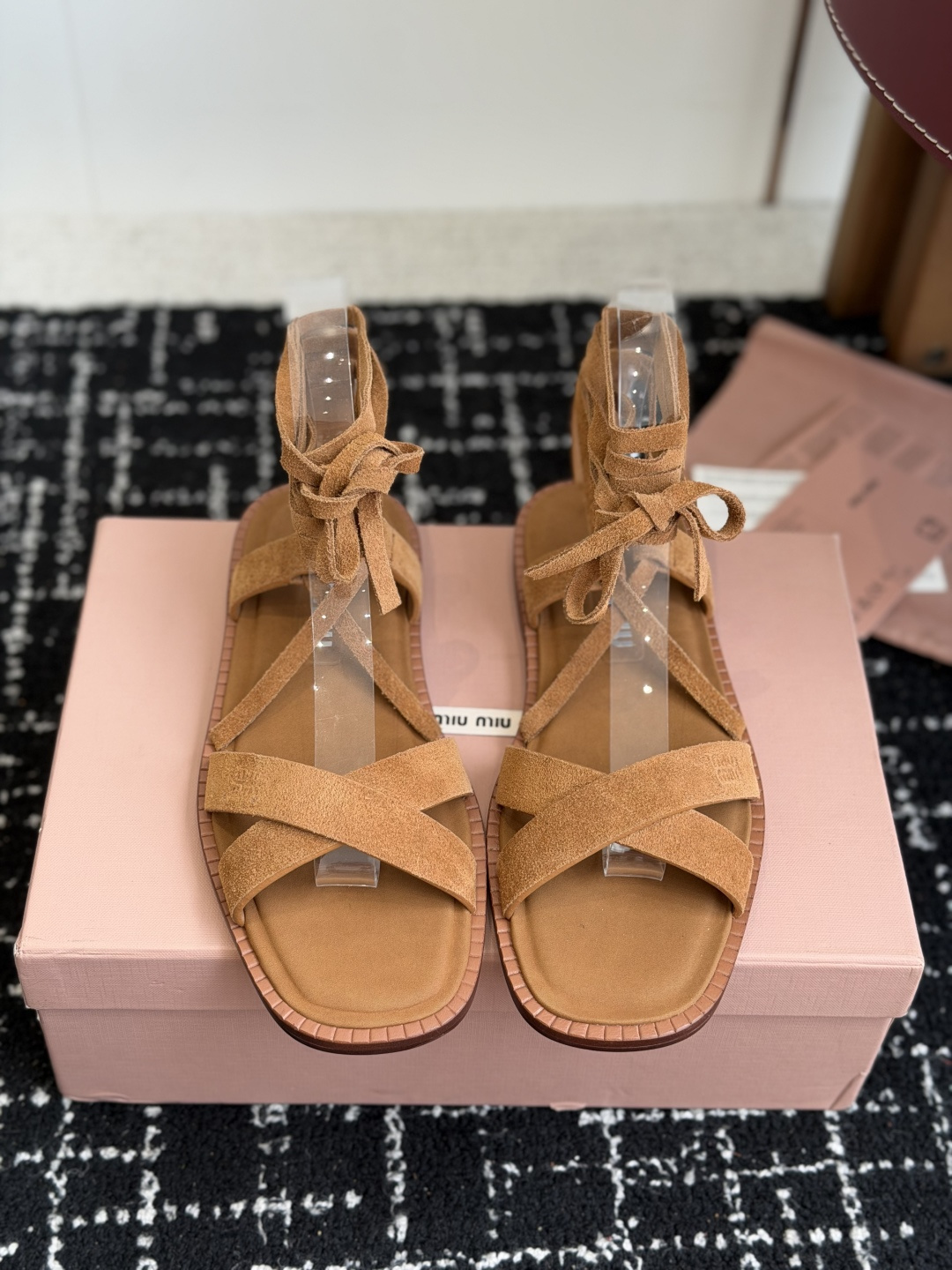 代购级MiuMiu缪缪 26ss仙女简约风平底凉鞋 夏季百搭款舒适又好穿，上脚显白 怎么穿都好看，今夏时