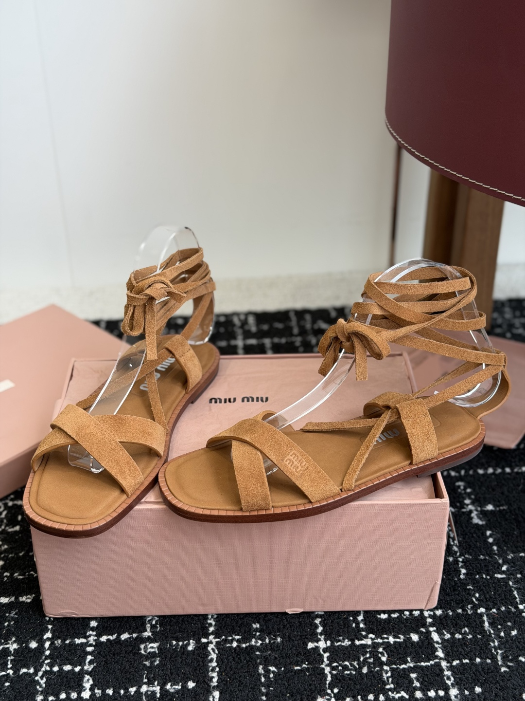 代购级MiuMiu缪缪 26ss仙女简约风平底凉鞋 夏季百搭款舒适又好穿，上脚显白 怎么穿都好看，今夏时