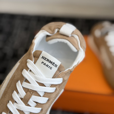 代购级情侣款Hermes26ss爱马仕的jet系列麂皮运动鞋,情侣款 简直就是一年四季日常通勤、休闲时光 代购级情侣款Hermes26ss爱马仕的jet系列麂皮运动鞋,情侣款 简直就是一年四季日常通勤、休闲时光