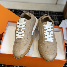 代购级情侣款Hermes26ss爱马仕的jet系列麂皮运动鞋,情侣款 简直就是一年四季日常通勤、休闲时光 代购级情侣款Hermes26ss爱马仕的jet系列麂皮运动鞋,情侣款 简直就是一年四季日常通勤、休闲时光