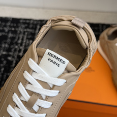 代购级情侣款Hermes26ss爱马仕的jet系列麂皮运动鞋,情侣款 简直就是一年四季日常通勤、休闲时光 代购级情侣款Hermes26ss爱马仕的jet系列麂皮运动鞋,情侣款 简直就是一年四季日常通勤、休闲时光