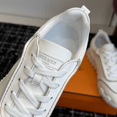 Hermes 情侣款 休闲鞋 爱马仕作为奢侈品牌中的巨头,所出的单品一直备受大家欢迎!男士+10今天这款 Hermes 情侣款 休闲鞋 爱马仕作为奢侈品牌中的巨头,所出的单品一直备受大家欢迎!男士+10今天这款